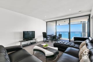 Circle on Cavill, 1 Bedroom Ocean Family Apartment Surfers Paradise - Gold Coast - 1