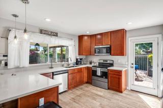 Amazing 3 BR w/Pool, minutes from PHX and Sports - Glendale - 2