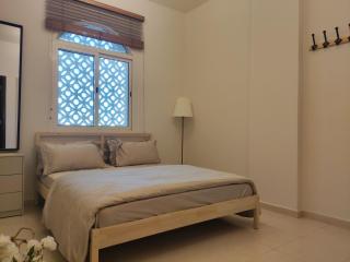 Cozy 1BR Apartment close to Dragon Market and Global Village - 6