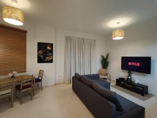 Cozy 1BR Apartment close to Dragon Market and Global Village - 8