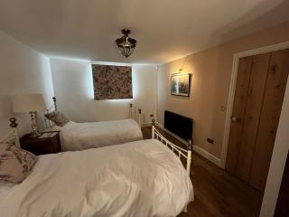 Byre - Farm Cottage on 9 acre Equestrian Small Holding - Salisbury - 5
