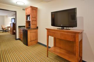 Holiday Inn Express Hotel & Suites Fredericksburg by IHG - 1
