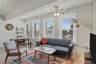 Downtown Luxury Apartment with King Bed - Waco - 0