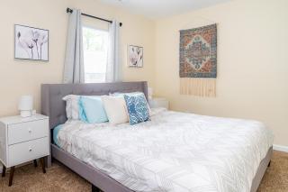 Serine Space - Townhome - King Bed - Duke - Long Term Stays - Durham - 3
