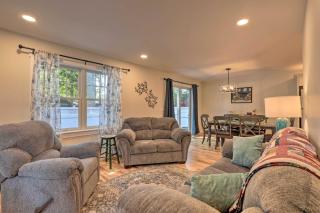 Sun-Dappled Retreat - Walk to Wickaboag Lake! - 8