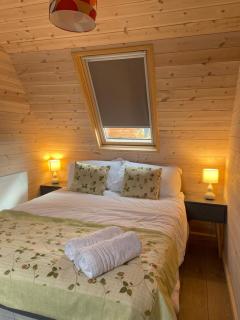Hedgehog Glamping Pod - 3