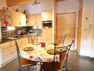 Appartement récent, 3e étage, exposé Sud-Est, à 10mn des pistes, balcon, parking et casier à skis - FR-1-623-199 - Les Gets - 8