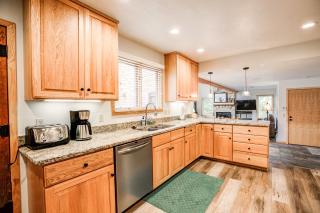 Royal Aspen Retreat Home: Lovely Setting, Spacious - 1