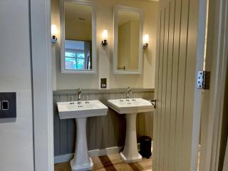 Walcot Yard with parking, Bath Keys - 8