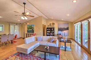 Norfork Lake Getaway Deck, 6 Mi to Main St! - Mountain Home - 7