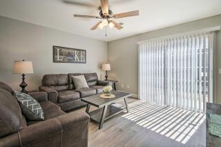Chic Townhome about 6 Mi to Talking Rocks Cavern! - Kimberling City - 6