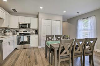 Chic Townhome about 6 Mi to Talking Rocks Cavern! - 2