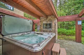 Luxe McCall Cabin with Hot Tub about 8 Mi to Skiing - McCall - 8
