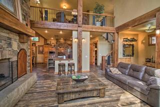 Luxe McCall Cabin with Hot Tub about 8 Mi to Skiing - McCall - 5