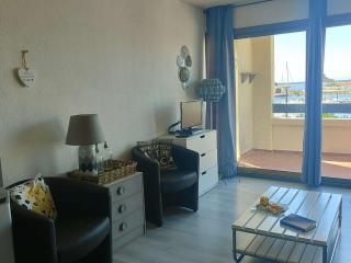 Appartement T3 avec balcon et parking, accès piscine, espaces sportifs - FR-1-195-96 - 7