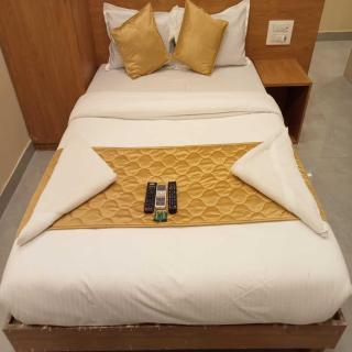 Hotel New Sarah Inn, Andheri West - Mumbai - 6