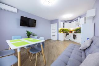 Квартира у будинку з Власним бомбосховищем біля жд вокзалу 50 м2 - 0