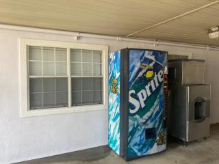 Super 8 by Wyndham Terrell - Terrell - 3