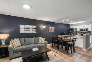 Harbor Springs-Secluded setting+amenities+pets - 0