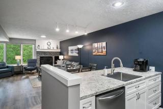 Harbor Springs-Secluded setting+amenities+pets - 8