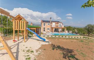 Awesome Home In Ruzic With Jacuzzi - Ružić - 7