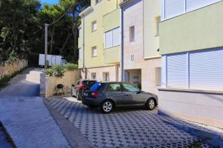 Apartments and rooms with parking space Split - 11623 - 1