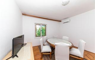 2 Bedroom Lovely Apartment In Trogir - Trogir - 8