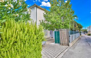 2 Bedroom Lovely Apartment In Trogir - Trogir - 5