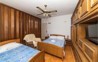 2 Bedroom Lovely Apartment In Trogir - Trogir - 3