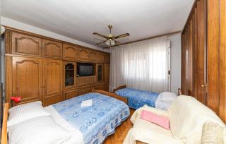 2 Bedroom Lovely Apartment In Trogir - Trogir - 2