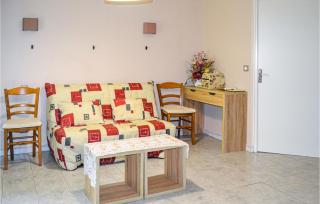 4 Bedroom Cozy Home In La Douze - La Douze - 8