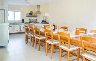 4 Bedroom Cozy Home In La Douze - La Douze - 5
