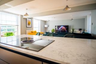 Luxury 3 Bed Penthouse with Off Street Parking - 3