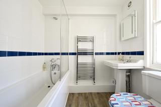 Homey Downtown Brighton Two Bedroom Townhouse Near Sea Front, up to 7 guests - Brighton & Hove - 5