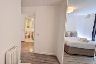Comfy 2 bed Flat with free Parking, close to Tube - 7