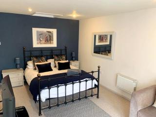 Yew Tree View - 9