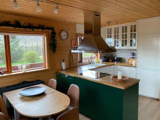 Cosy Retreat Home with Jacuzzi - 2