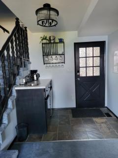 Quaint Tudor Retreat - Nanoose Bay - 1