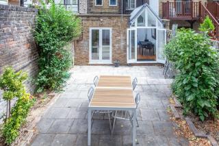 Sunny, 2bed 2bath, garden apartment near Hyde Park - London - 2