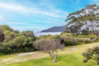 Ocean Shores, 5 27 Weatherly Close - waterfront unit with views to Shoal Bay and wifi - Nelson Bay - 7