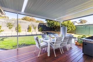 Akoya House 122 Tomaree Rd Pet friendly linen air conditioning WiFi and boat parking - Shoal Bay - 5