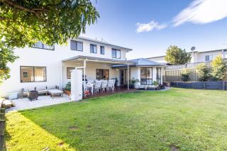 Akoya House 122 Tomaree Rd Pet friendly linen air conditioning WiFi and boat parking - Shoal Bay - 0