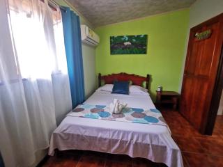 The Corner Airbnb - Puerto Jiménez - 3