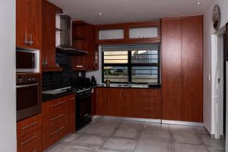 Pearl Haven, coastal comfort just steps from the shore! - Yzerfontein - 4