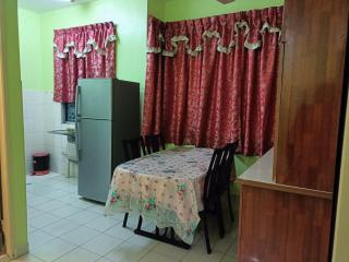 Homestay Bajet KK UA1 Ground Floor 3 Rooms 1 Aircond - 2