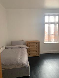 8 Bedroom contractor House Free Parking - Worksop - 9