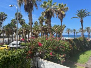 Luxury 4 bedroom villa with jacuzzi & large garden - Playa de las Americas - 5