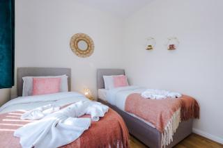 Liverpool 4 Bed! Sleeps 9! Groups and Contractors! FREE OFF STREET PARKING! 3 Toilets! FREE WIFI! - West Derby - 6
