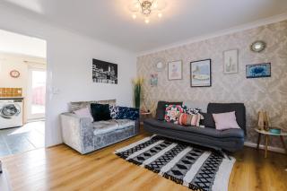 Liverpool 4 Bed! Sleeps 9! Groups and Contractors! FREE OFF STREET PARKING! 3 Toilets! FREE WIFI! - West Derby - 3