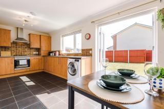 Liverpool 4 Bed! Sleeps 9! Groups and Contractors! FREE OFF STREET PARKING! 3 Toilets! FREE WIFI! - West Derby - 2